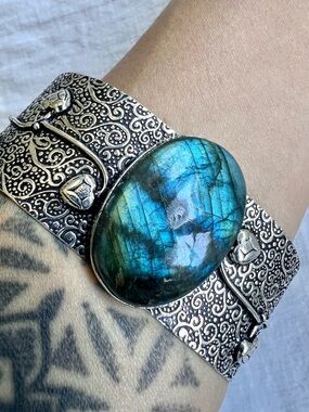 925 Embossed Flash Labradorite Cuff Bracelet